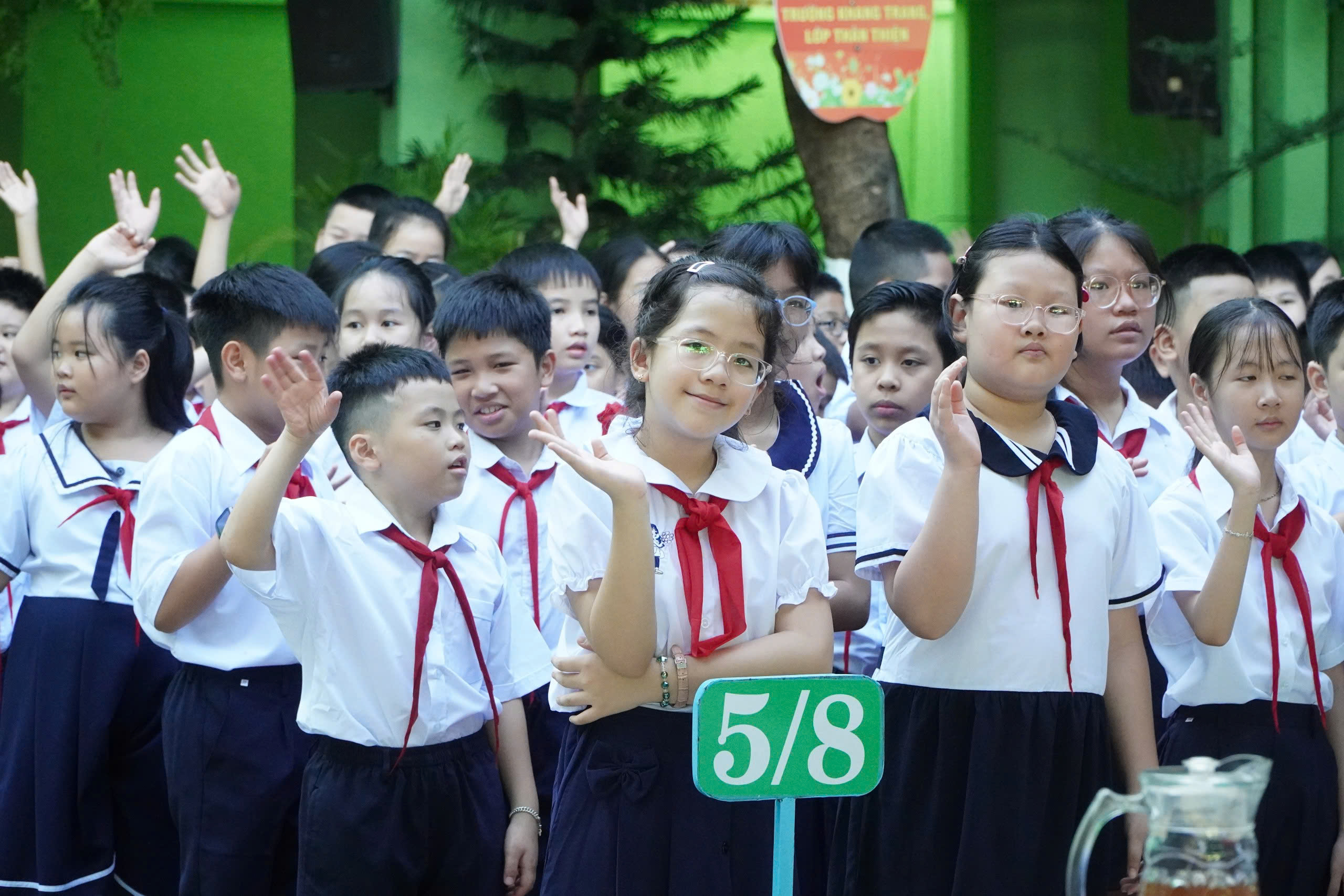 Niềm vui của các em học sinh Trường Tiểu học Hoa Lư trong ngày tựu trường